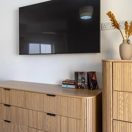 Stylish One Bedroom At Harbour *