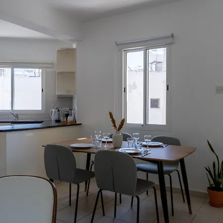 Stylish One Bedroom At Harbour Appartement Paphos