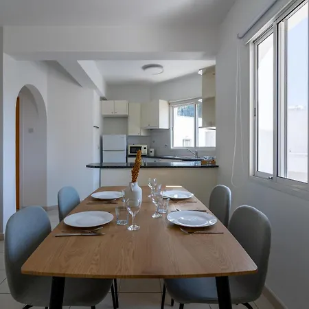 Stylish One Bedroom At Harbour *