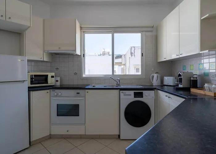 Stylish One Bedroom At Harbour * Paphos