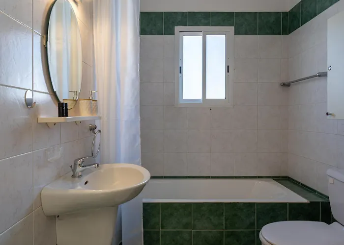 Stylish One Bedroom At Harbour