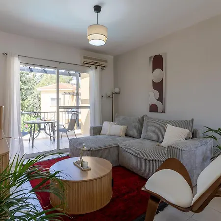 Апартаменты Stylish One Bedroom At Harbour Пафос