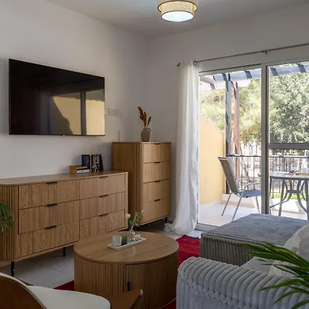 Stylish One Bedroom At Harbour Apartman Paphos