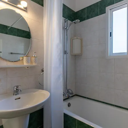 Апартаменты Stylish One Bedroom At Harbour *