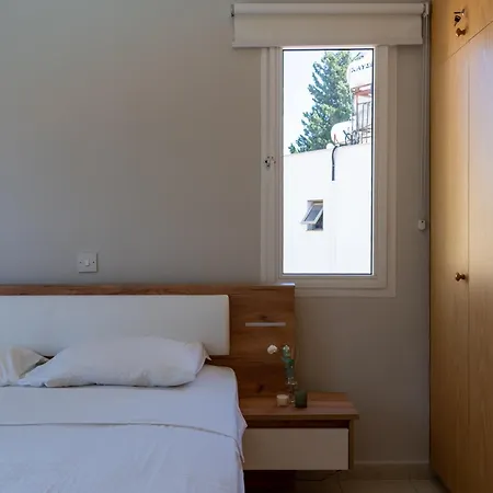 Stylish One Bedroom At Harbour Пафос