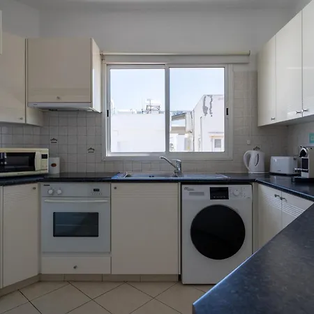 Stylish One Bedroom At Harbour * Paphos