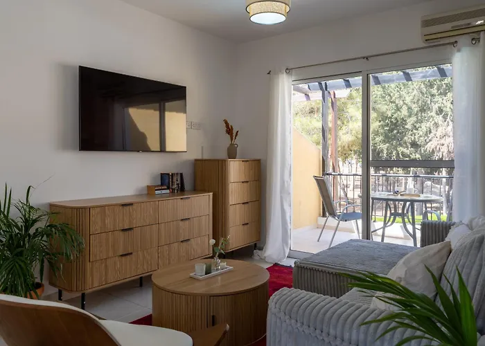 Stylish One Bedroom At Harbour Apartmán Paphos