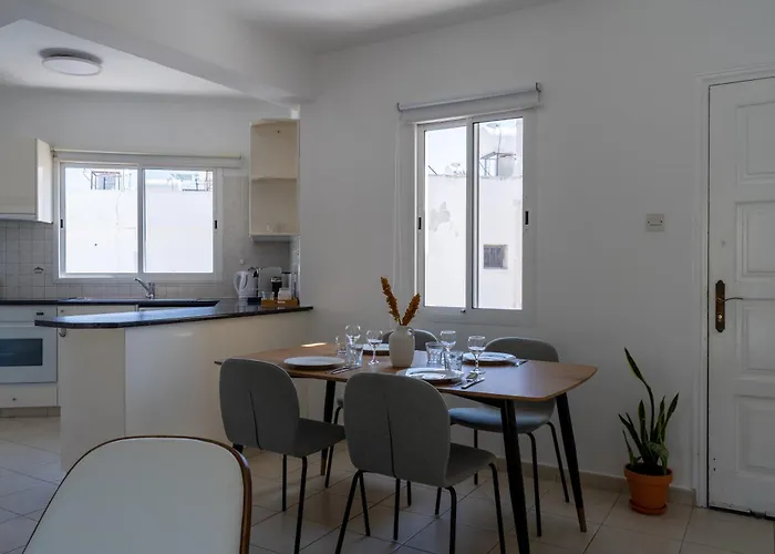 Stylish One Bedroom At Harbour Apartmán Paphos